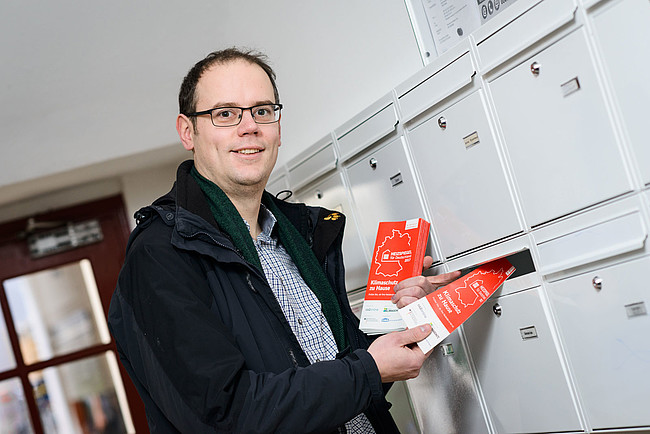 Der Heizspiegel hilft Mietern, den Heizenergieverbrauch des eigenen Wohngebäudes einzuordnen. Daher verteilt Asset Manager Till Eichmann den Heizspiegel an die Mietparteien.