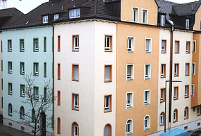 Ein Bestandgebäude in unterschiedlichen Farben