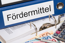 Aktenordner mit Aufschrift Fördermittel (KfW)